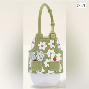 Bath & Body Works Green Floral
Garden apron hand sanitizer holder